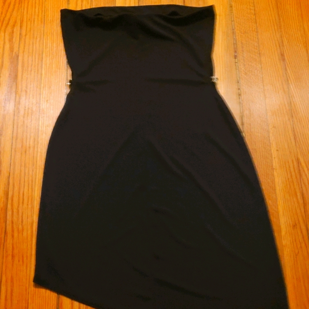 1 Nike 1 tube top. You can get both dress for 25